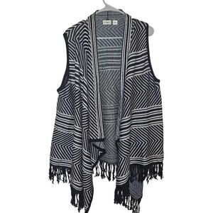 Cato Woman's Size XL Poncho Style Shawl Minimalist Fringe Asymmetrical Western